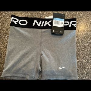 Girls medium nike pros, brand new never worn